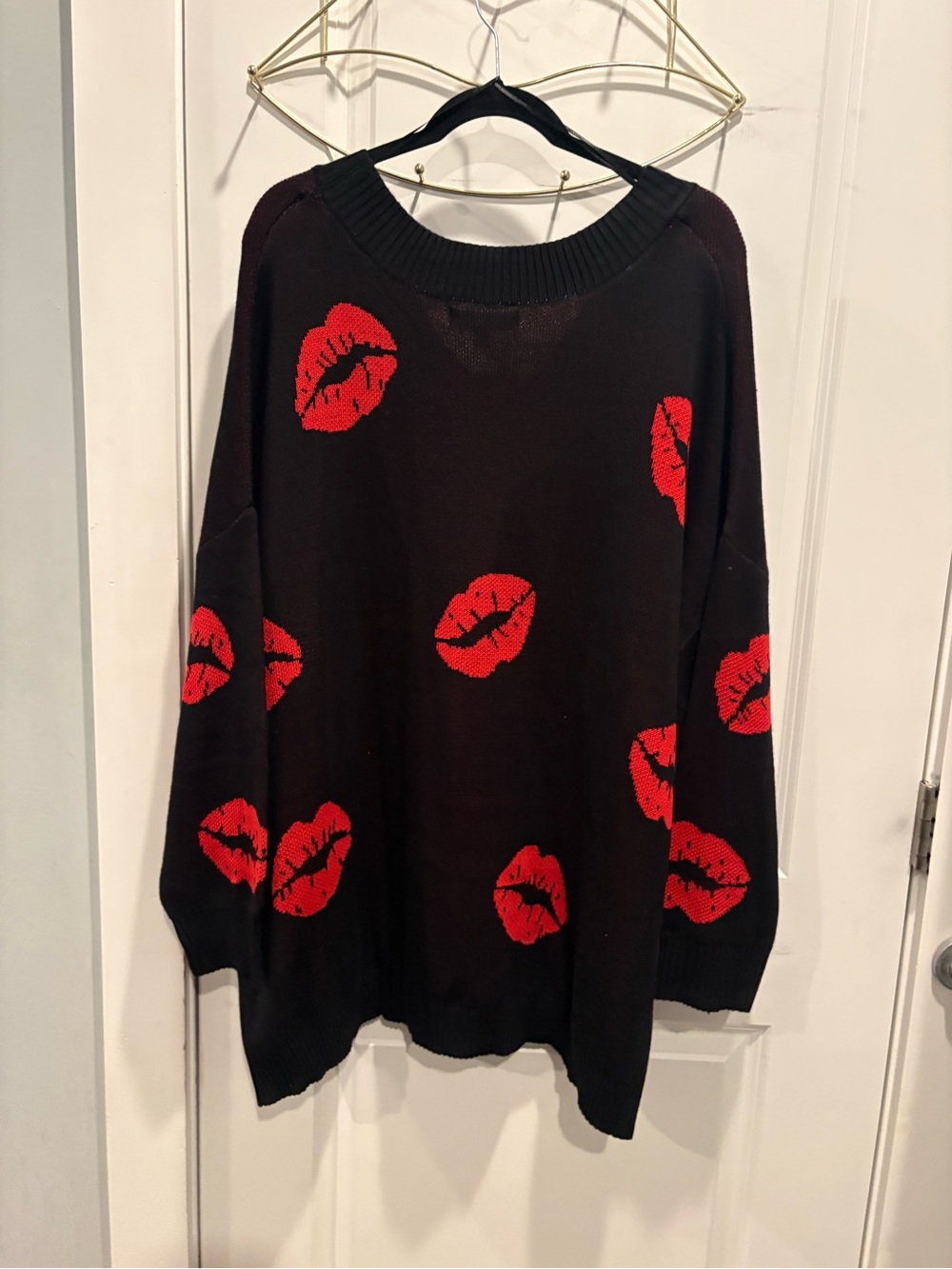 NYC Black V-Neck Sweater with Red Lip Print - Picture 2 of 6
